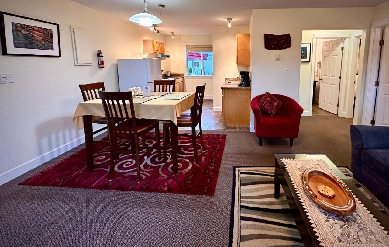 Bayshore Waterfront Inn Ucluelet Dış mekan fotoğraf