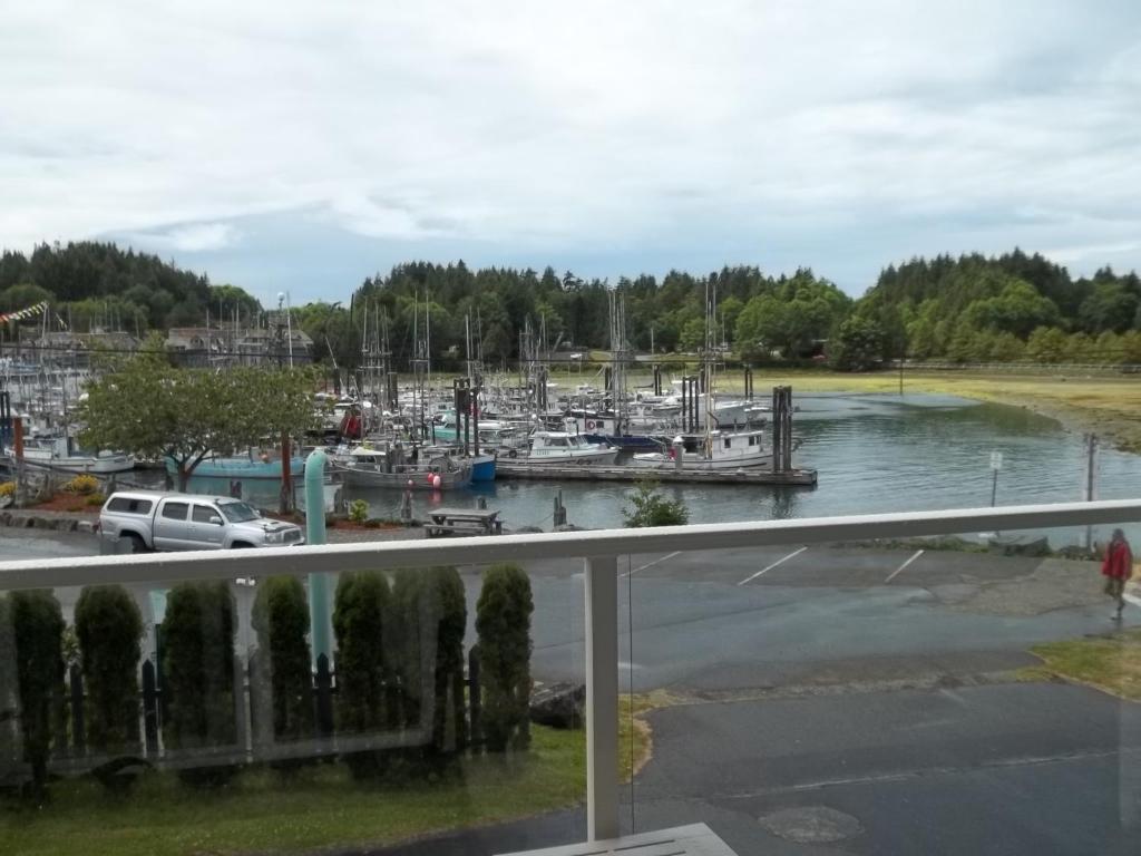 Bayshore Waterfront Inn Ucluelet Dış mekan fotoğraf
